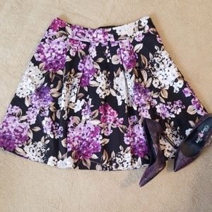 ☆ WHBM ☆ Pleated Floral Skirt